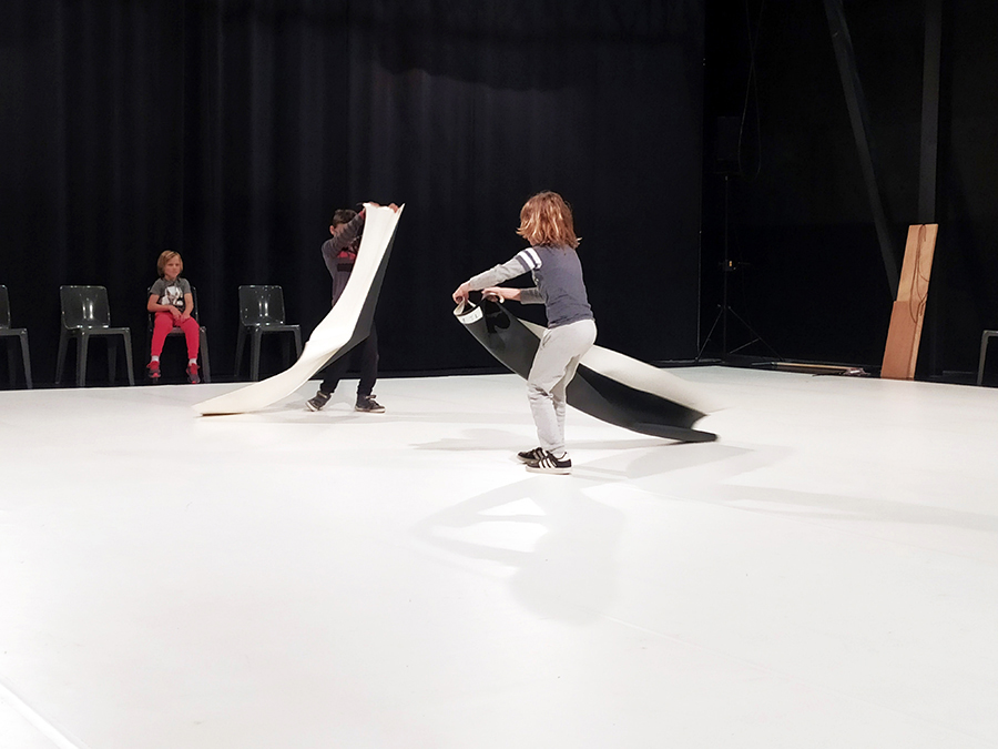 Spectacle Marelle : les enfants comédiens performent. ©Pôle Sud