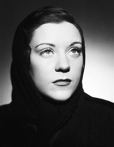 Maria Casarès photographiée par le studio Harcourt en 1944