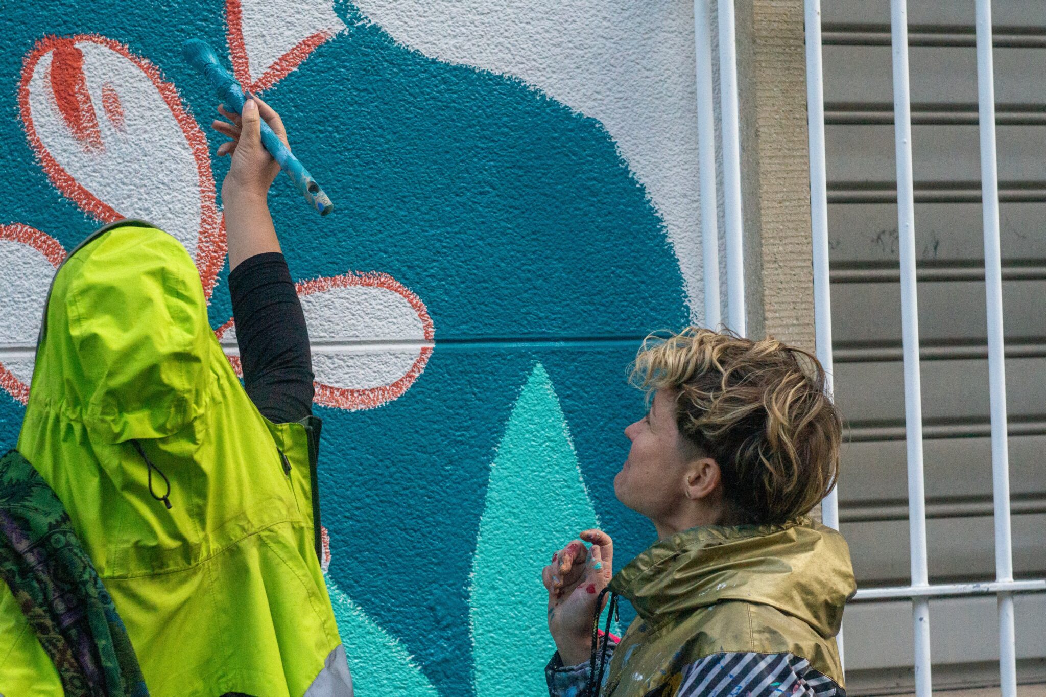 Depuis 2023, la Ville de Strasbourg s’est associée avec les artistes Léontine Soulier et Alexiane Magnin pour créer cette grande fresque