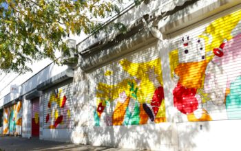 Le soleil d'automne éclaire la fresque faisant en ressortir les belles couleurs