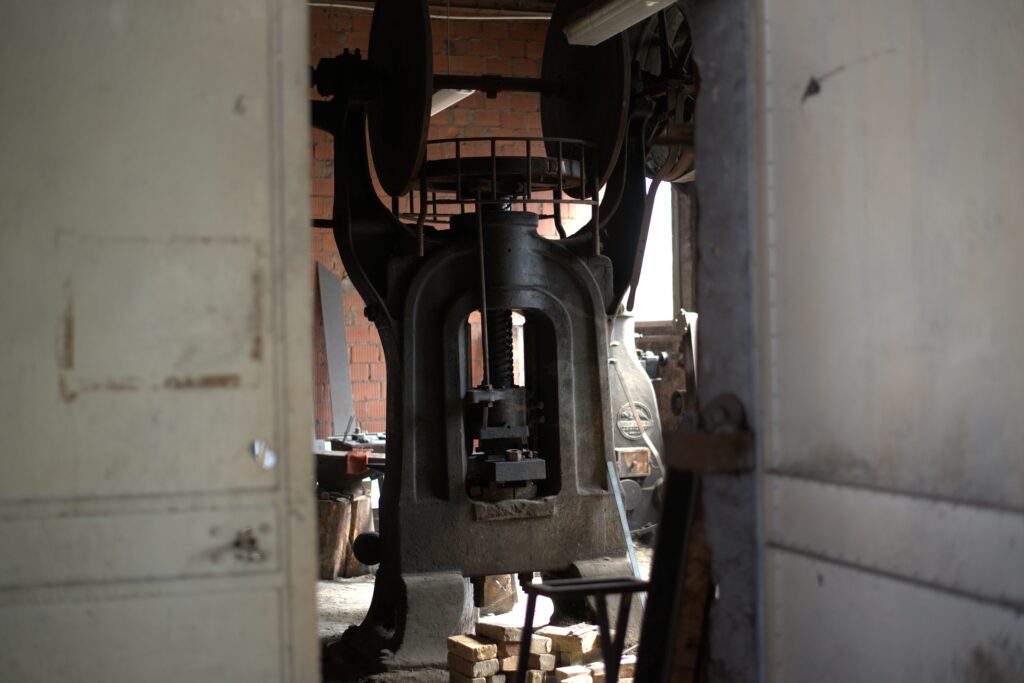 La grande presse est une machine monumentale qui a plus de 100 ans