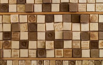 C'est une image qui représente plusieurs savons en damier, pour illustrer un article sur le savon noir