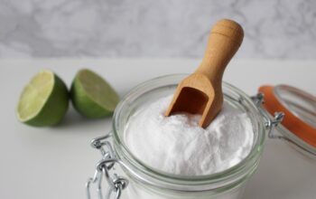 Il s'agit d'un bol remplit de bicarbonate de soude
